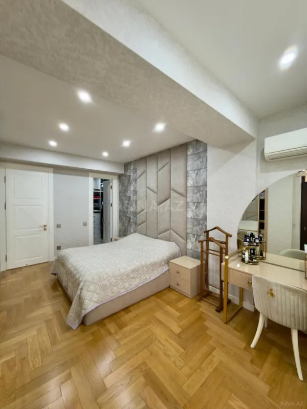 Satılır 5 otaqlı mənzil 201 m²