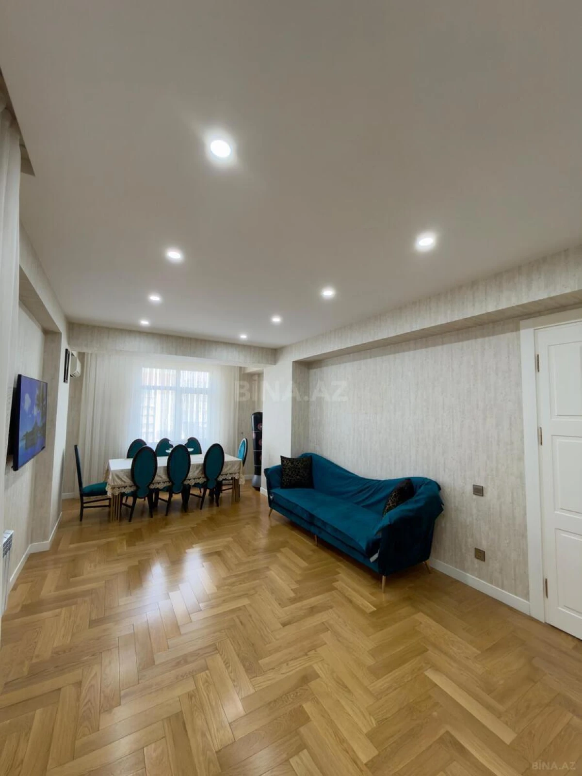 Satılır 5 otaqlı mənzil 201 m²