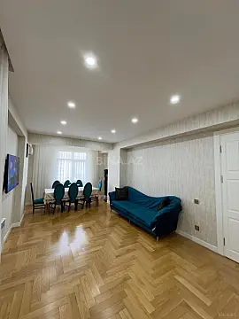 Satılır 5 otaqlı mənzil 201 m²