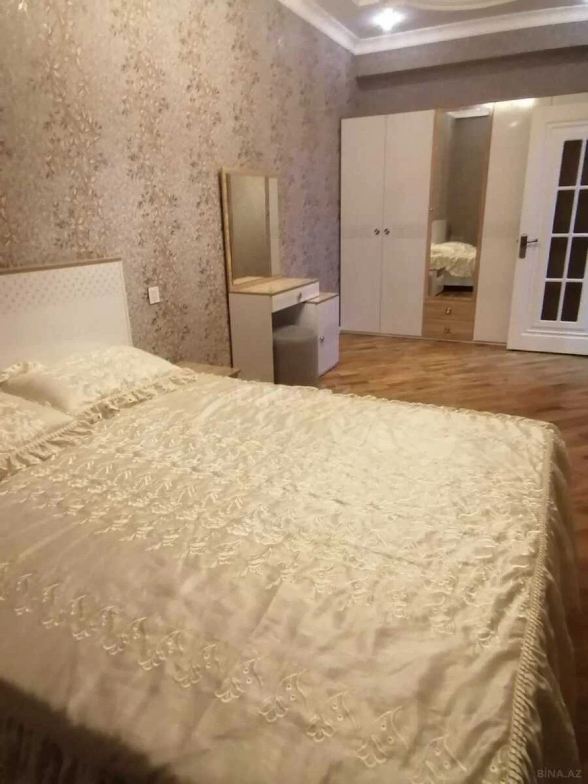 Kirayə verilir 2 otaqlı mənzil 70 m²