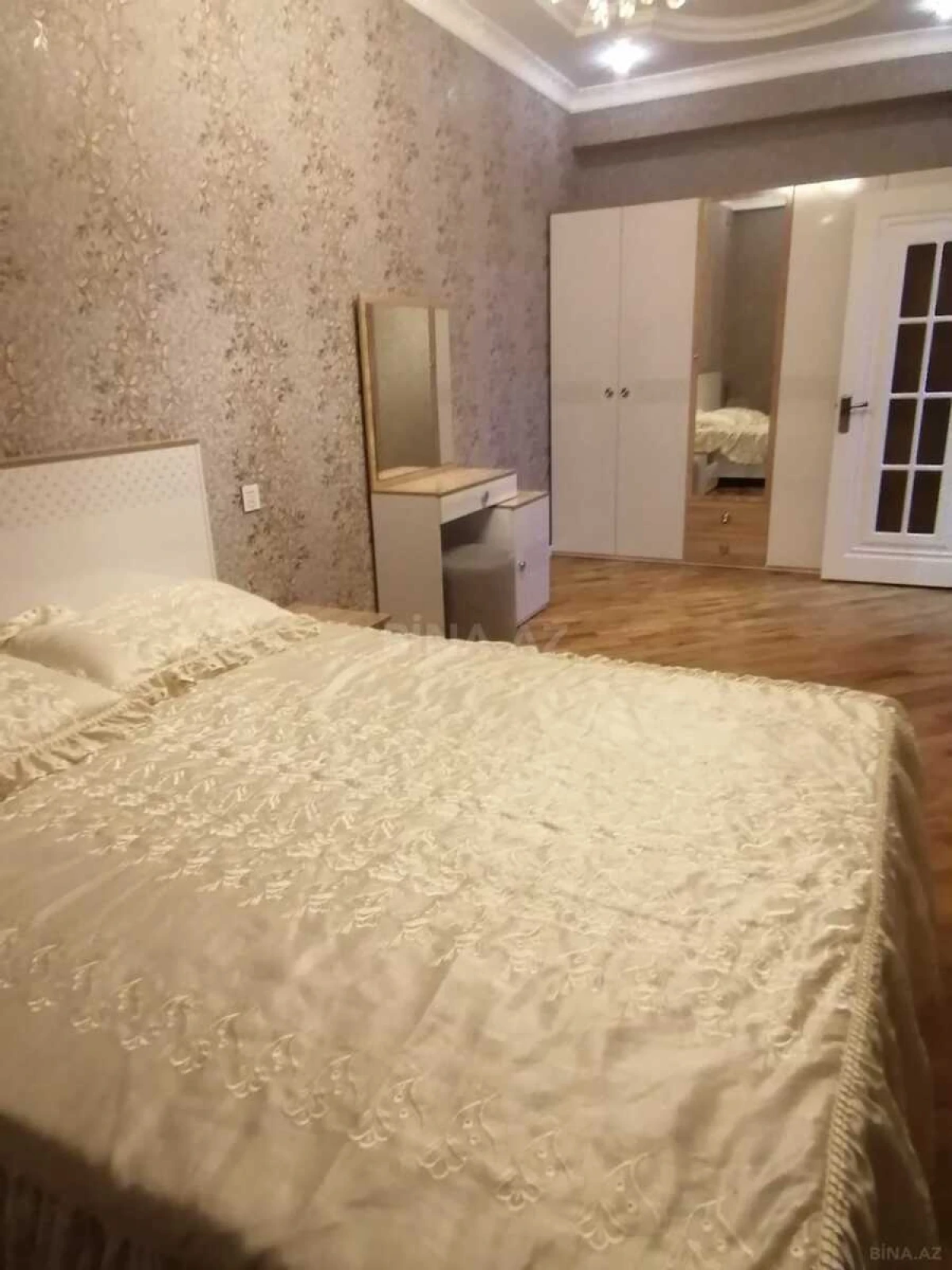 Kirayə verilir 2 otaqlı mənzil 70 m²