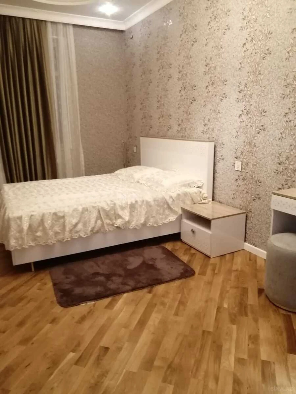 Kirayə verilir 2 otaqlı mənzil 70 m²