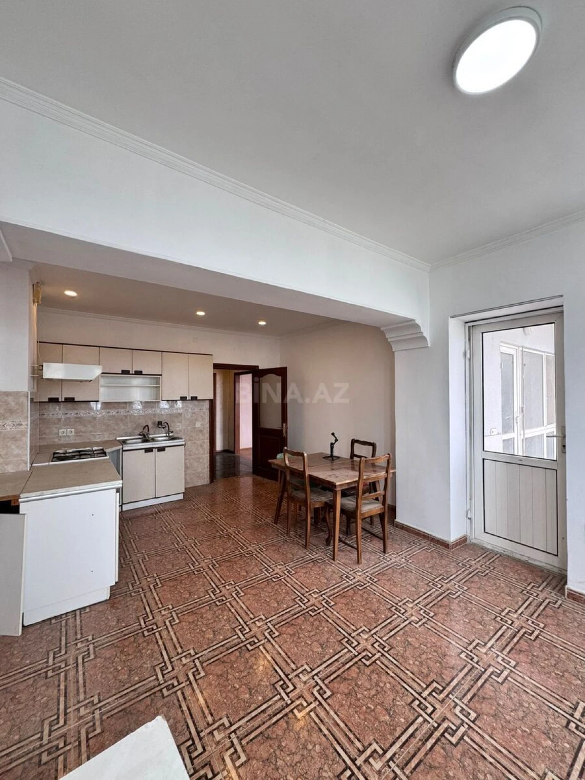 Satılır 3 otaqlı mənzil 135 m²