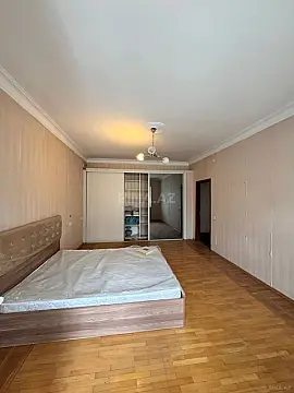 Satılır 3 otaqlı mənzil 135 m²