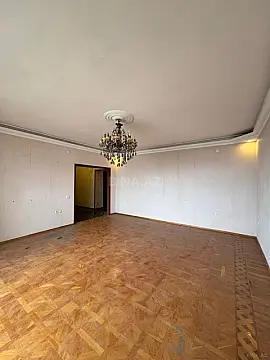 Satılır 3 otaqlı mənzil 135 m²