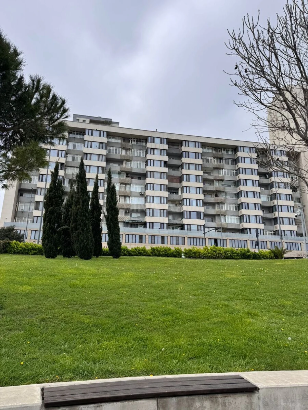 Satılır 3 otaqlı mənzil 135 m²