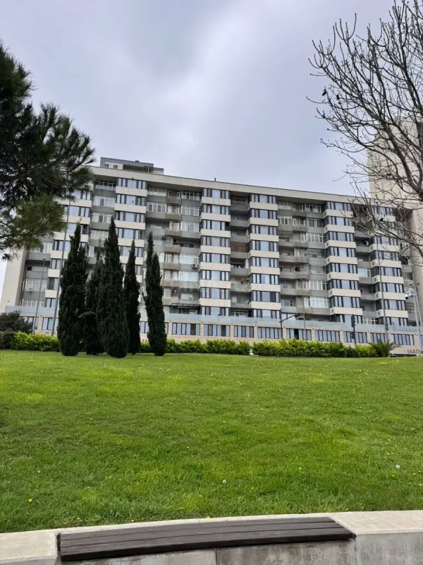 Satılır 3 otaqlı mənzil 135 m²
