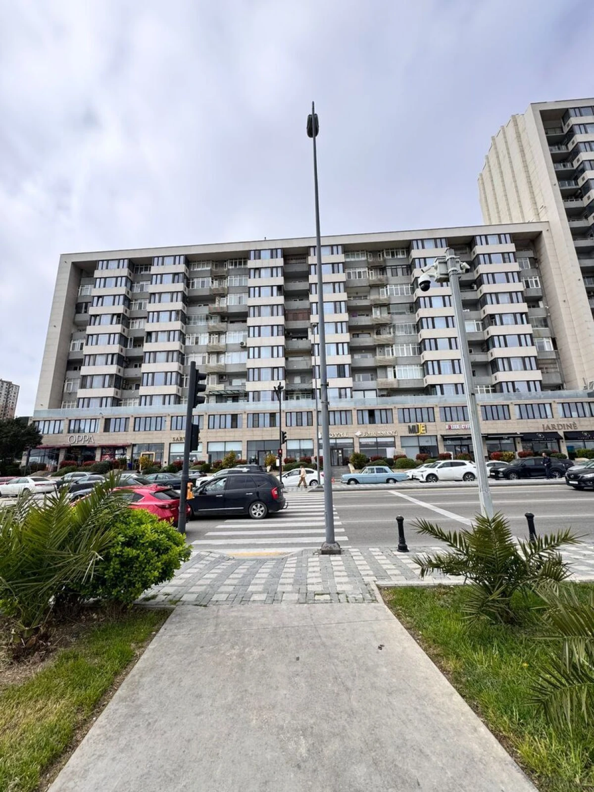 Satılır 3 otaqlı mənzil 135 m²