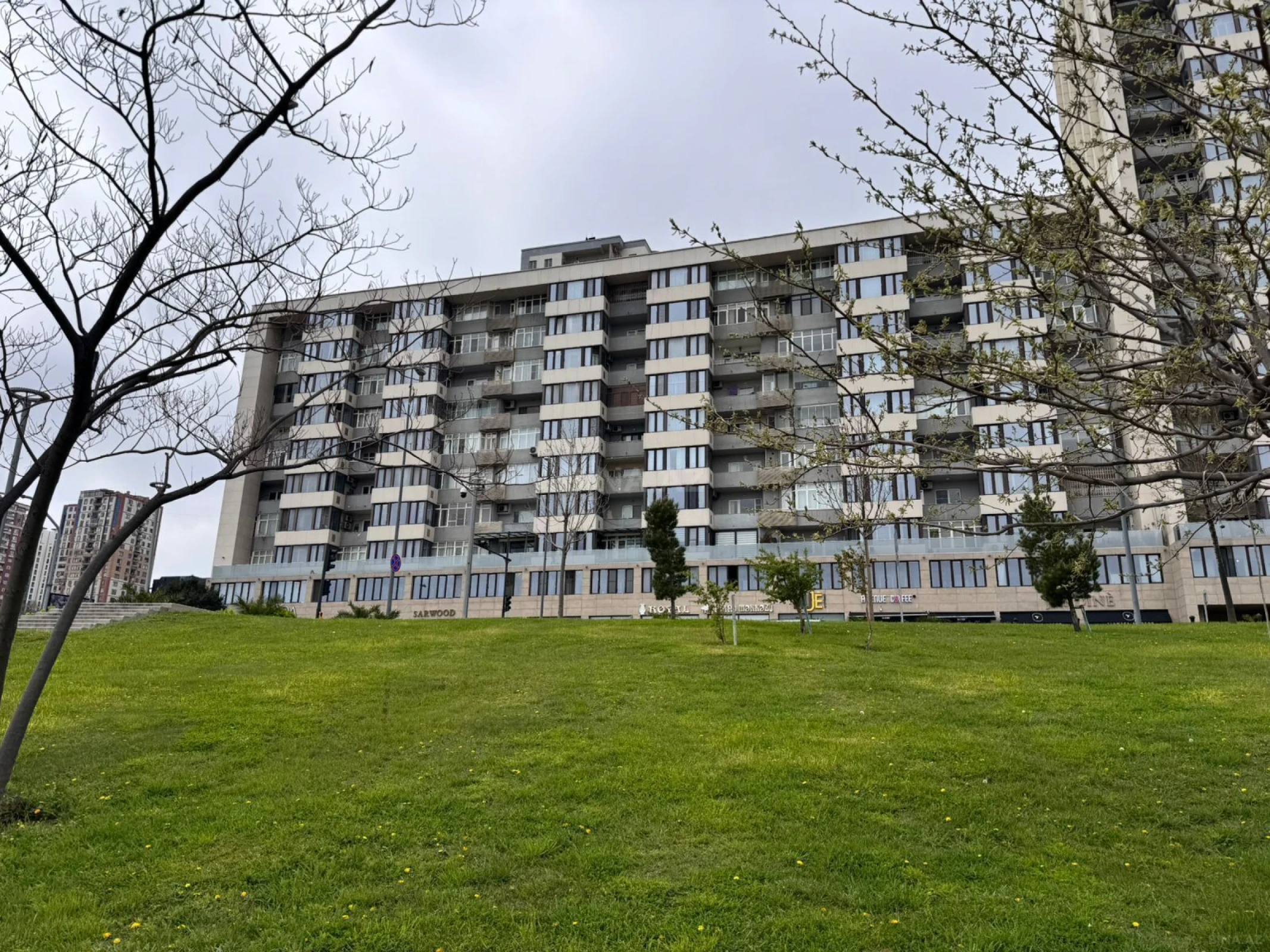 Satılır 3 otaqlı mənzil 135 m²