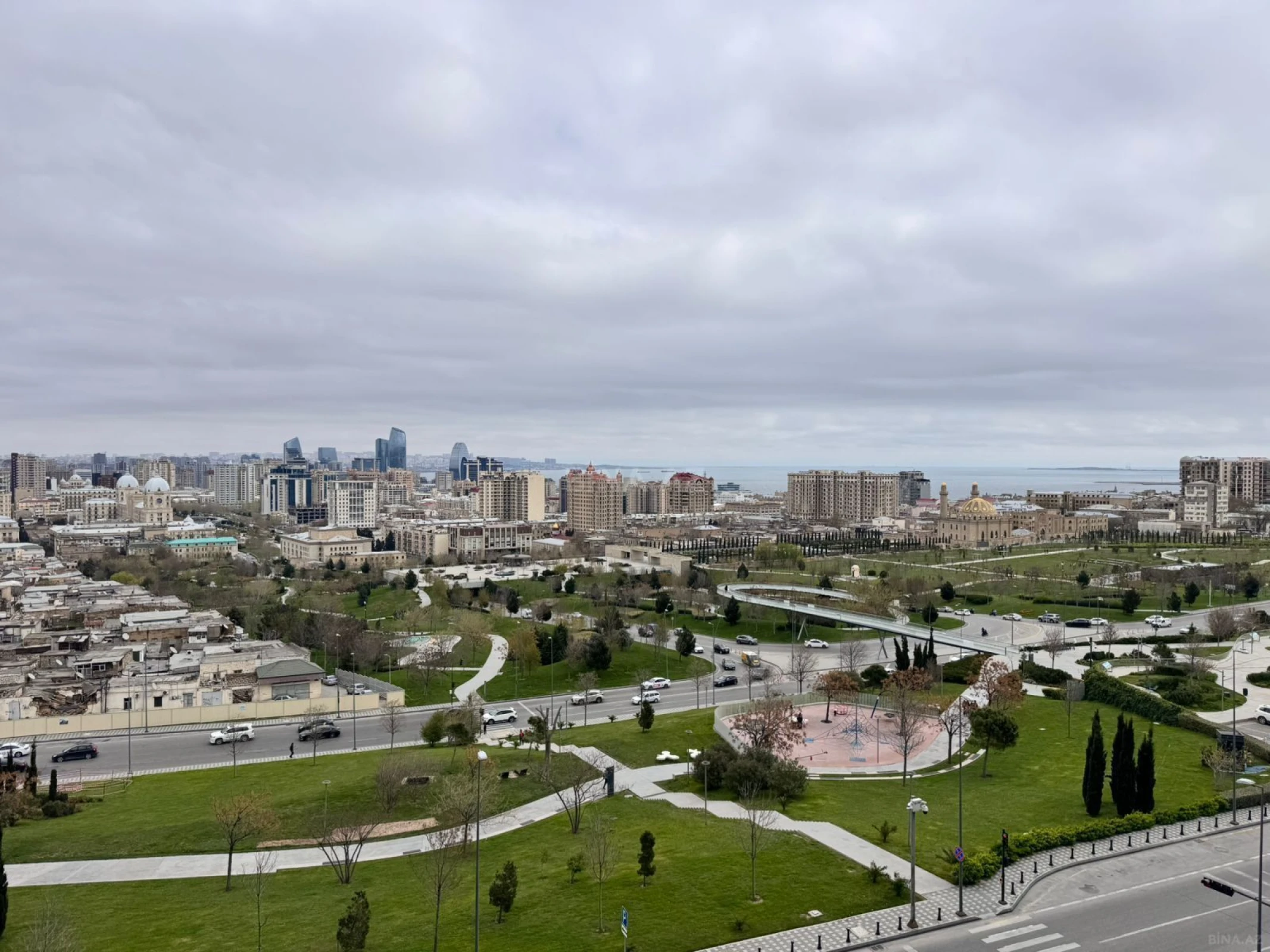 Satılır 3 otaqlı mənzil 135 m²