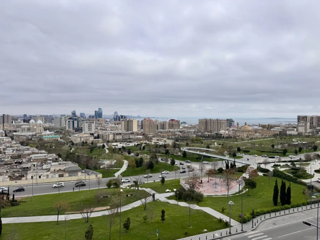 Satılır 3 otaqlı mənzil 135 m²