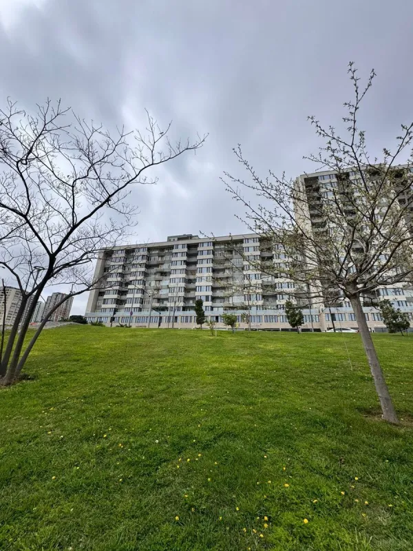 Satılır 3 otaqlı mənzil 135 m²