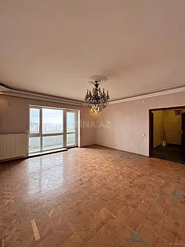 Satılır 3 otaqlı mənzil 135 m²