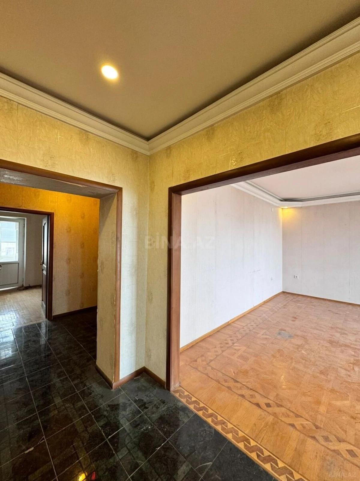 Satılır 3 otaqlı mənzil 135 m²