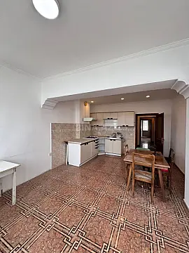 Satılır 3 otaqlı mənzil 135 m²