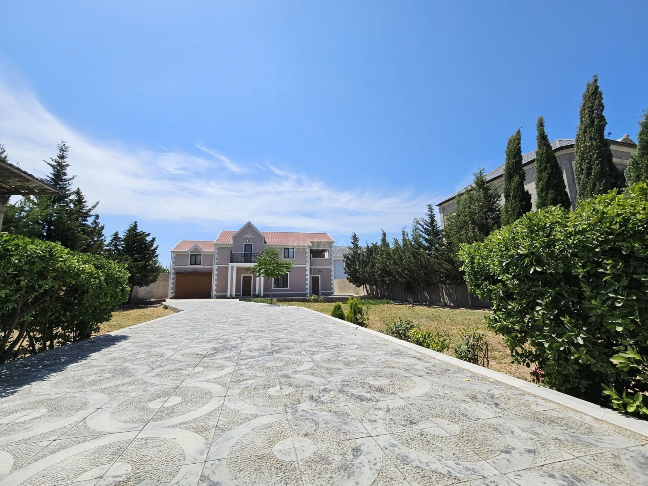 Satılır 7 otaqlı həyət evi 218 m²