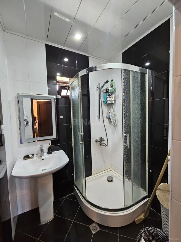 Satılır 7 otaqlı həyət evi 218 m²