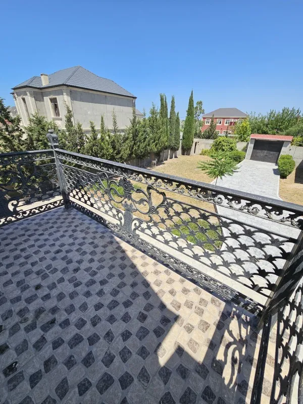 Satılır 7 otaqlı həyət evi 218 m²