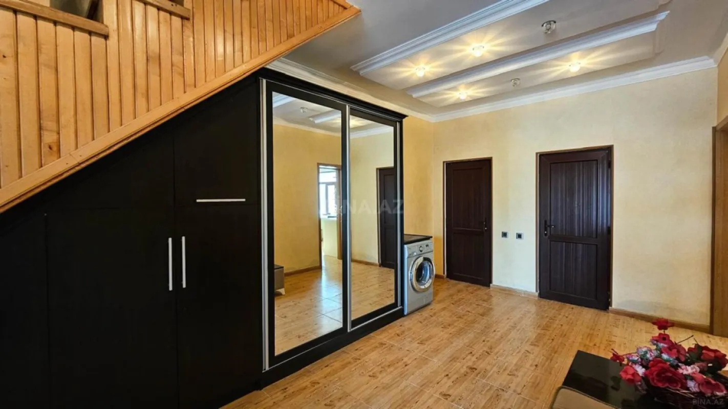 Satılır 7 otaqlı həyət evi 218 m²