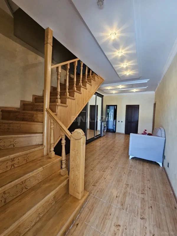 Satılır 7 otaqlı həyət evi 218 m²