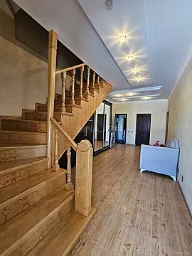 Satılır 7 otaqlı həyət evi 218 m²