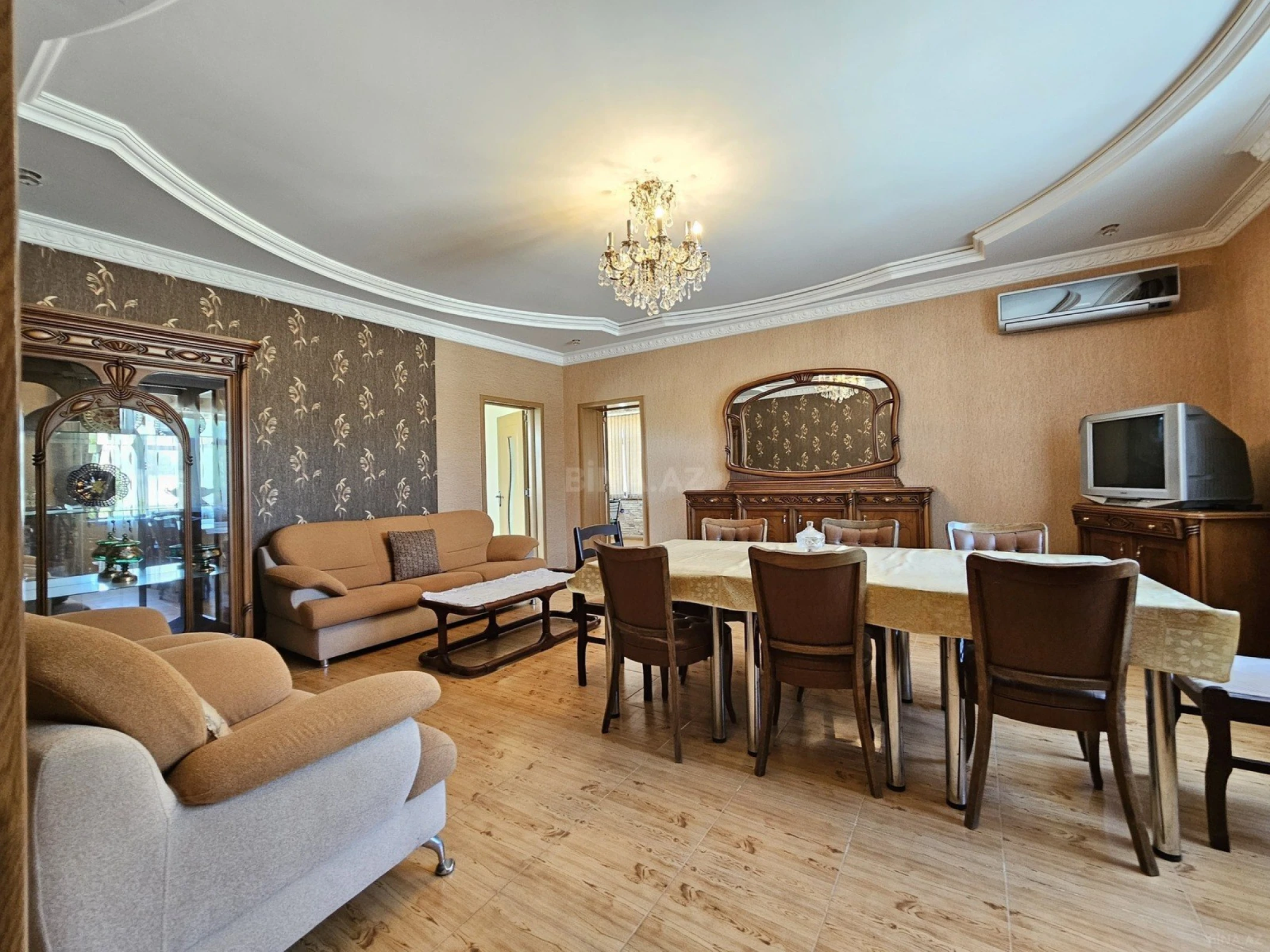 Satılır 7 otaqlı həyət evi 218 m²