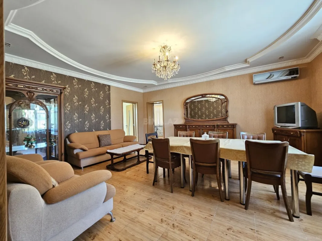 Satılır 7 otaqlı həyət evi 218 m²