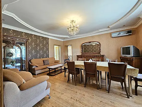Satılır 7 otaqlı həyət evi 218 m²