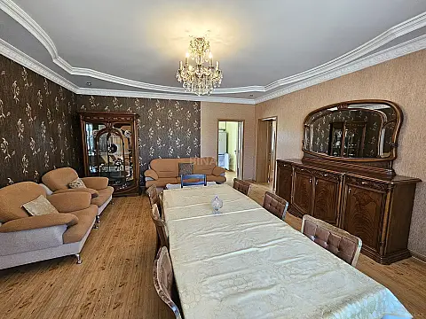 Satılır 7 otaqlı həyət evi 218 m²