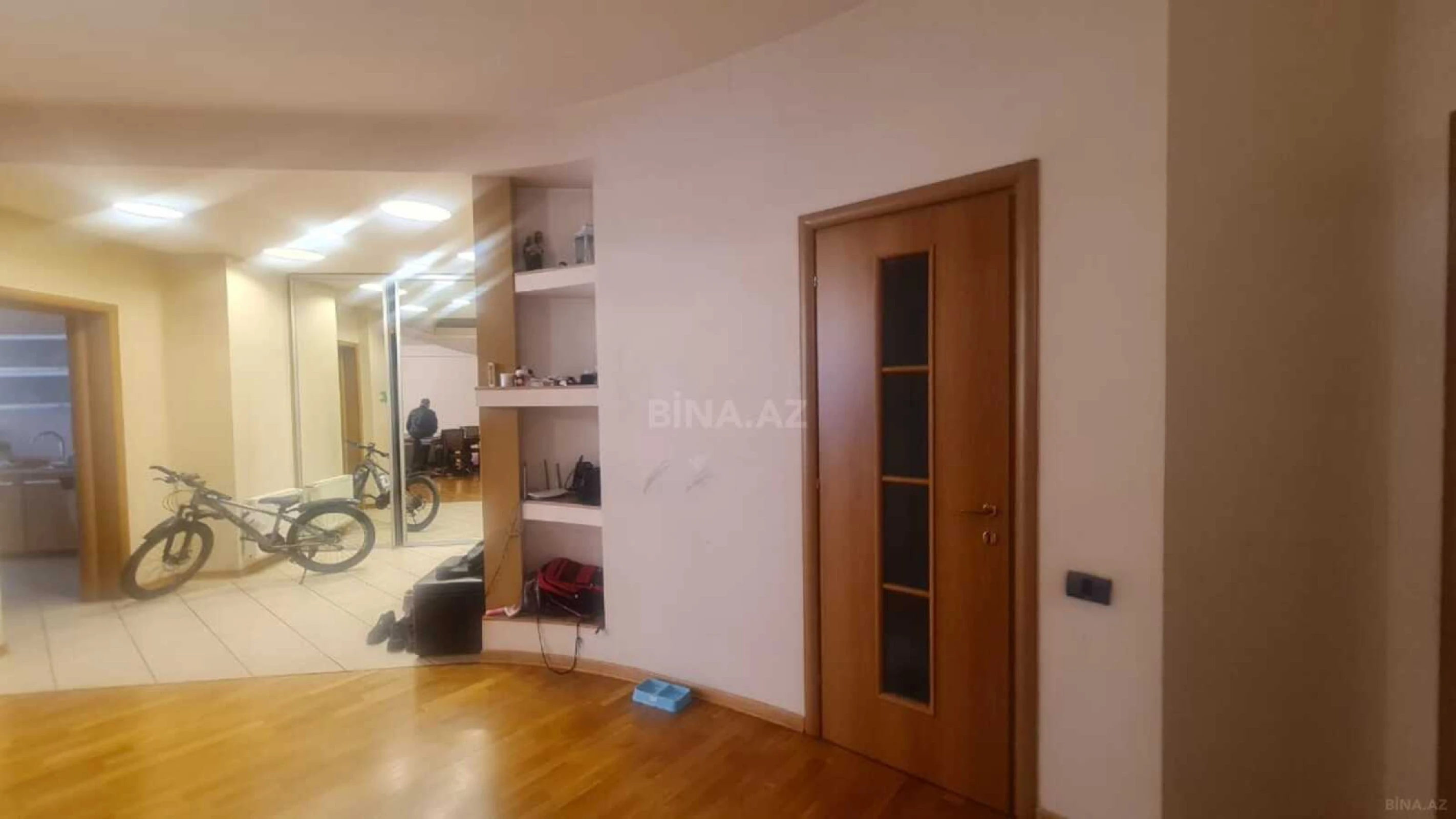 Satılır 3 otaqlı mənzil 185 m²