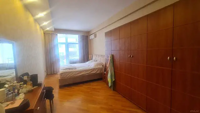 Satılır 3 otaqlı mənzil 185 m²
