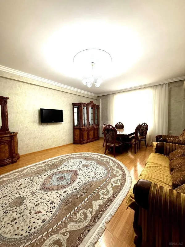 Satılır 3 otaqlı mənzil 134 m²
