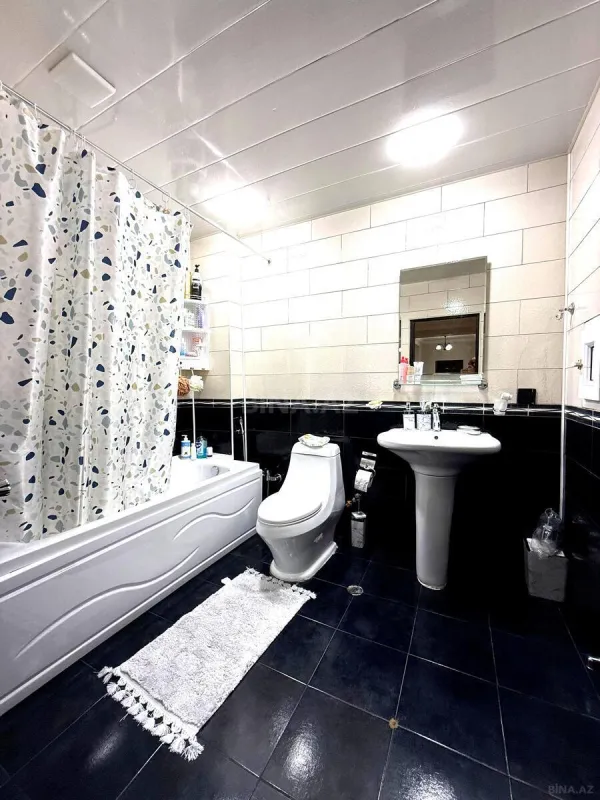 Satılır 3 otaqlı mənzil 134 m²