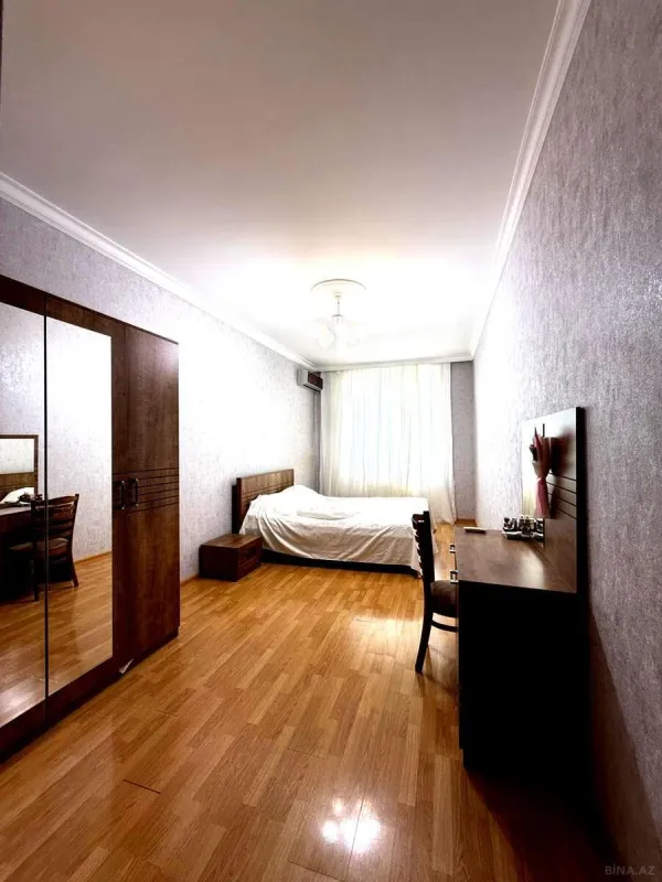 Satılır 3 otaqlı mənzil 134 m²