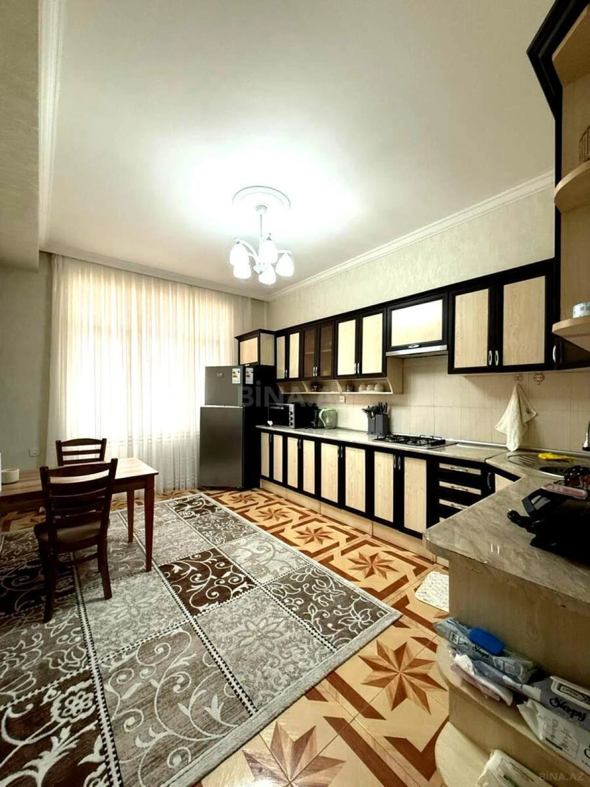 Satılır 3 otaqlı mənzil 134 m²