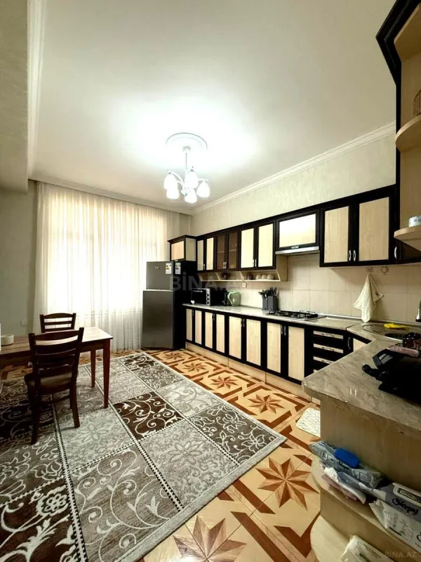 Satılır 3 otaqlı mənzil 134 m²