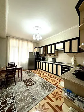 Satılır 3 otaqlı mənzil 134 m²
