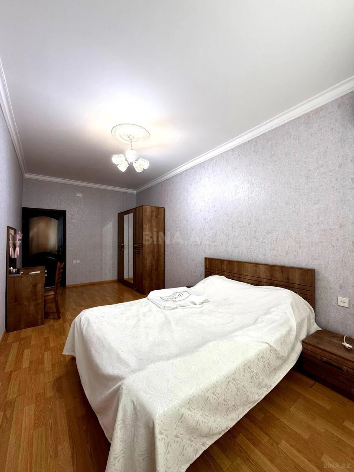 Satılır 3 otaqlı mənzil 134 m²