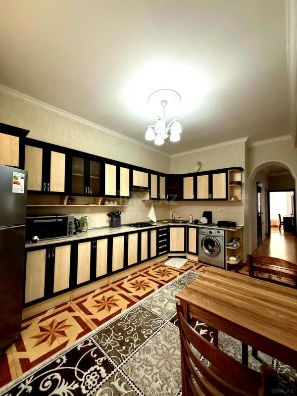 Satılır 3 otaqlı mənzil 134 m²