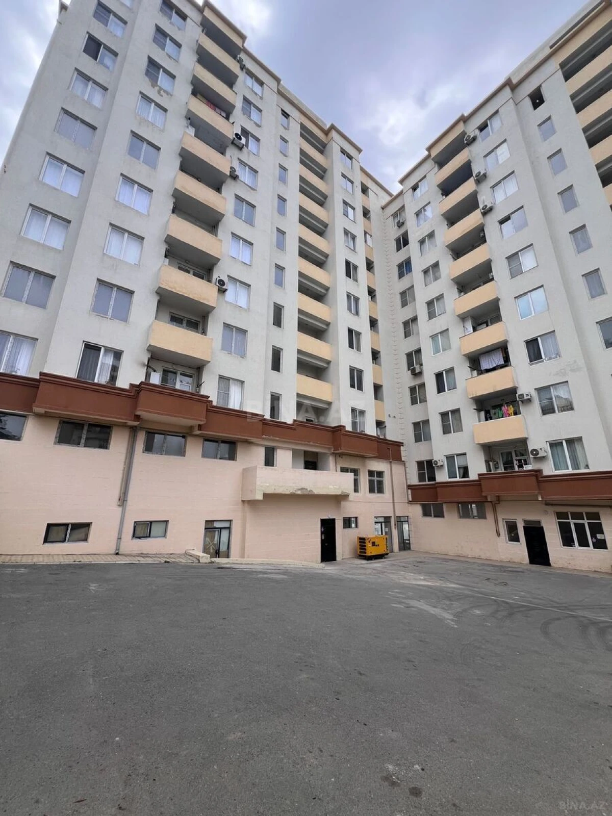 Satılır 2 otaqlı mənzil 75 m²