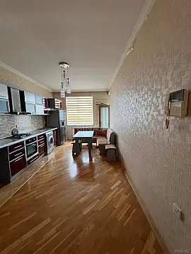 Kirayə verilir 3 otaqlı mənzil 142 m²