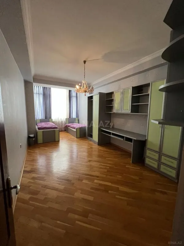 Kirayə verilir 3 otaqlı mənzil 142 m²