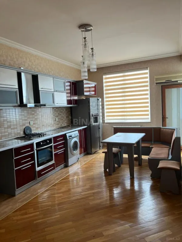 Kirayə verilir 3 otaqlı mənzil 142 m²