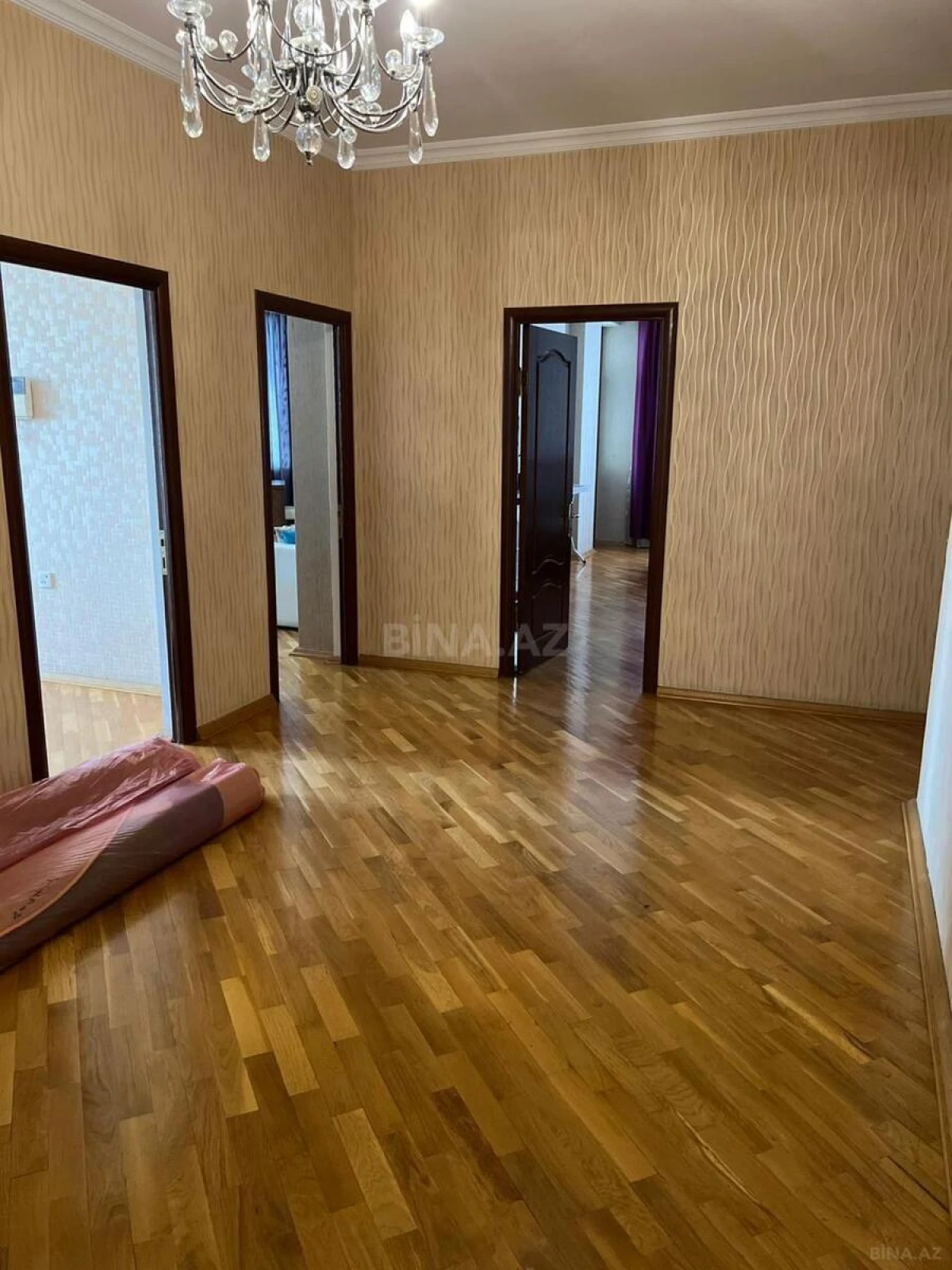 Kirayə verilir 3 otaqlı mənzil 142 m²