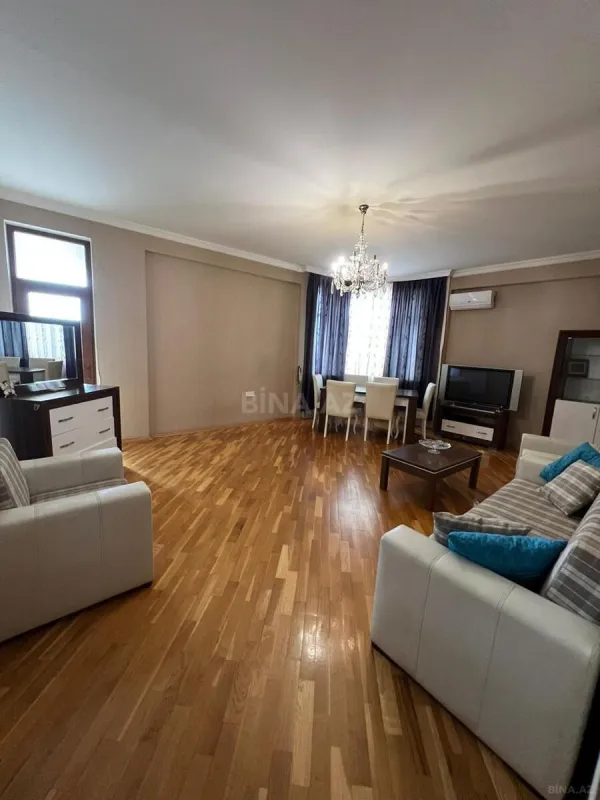 Kirayə verilir 3 otaqlı mənzil 142 m²
