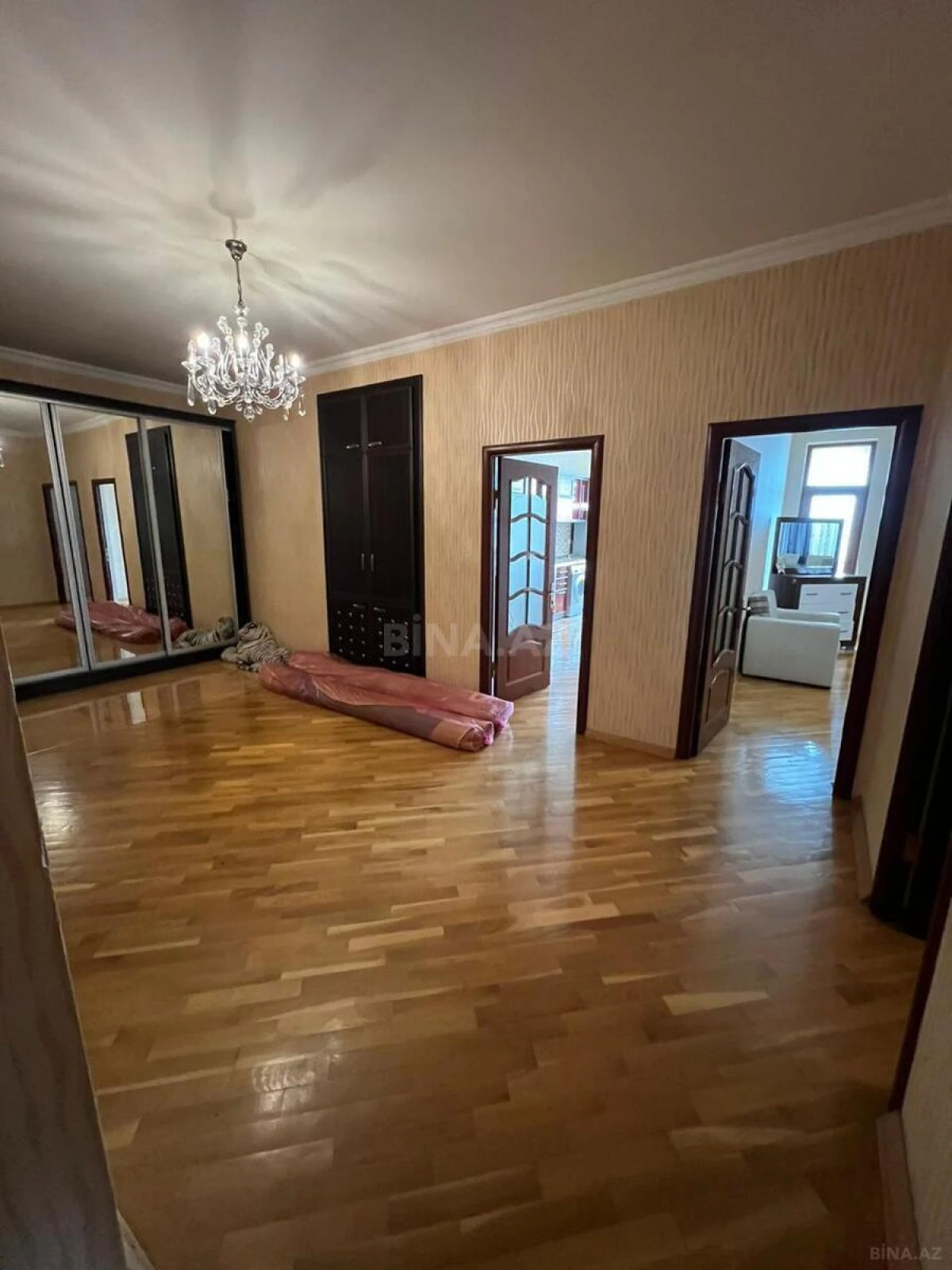 Kirayə verilir 3 otaqlı mənzil 142 m²