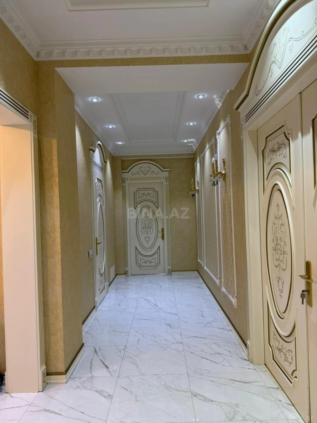 Satılır 3 otaqlı mənzil 154 m²