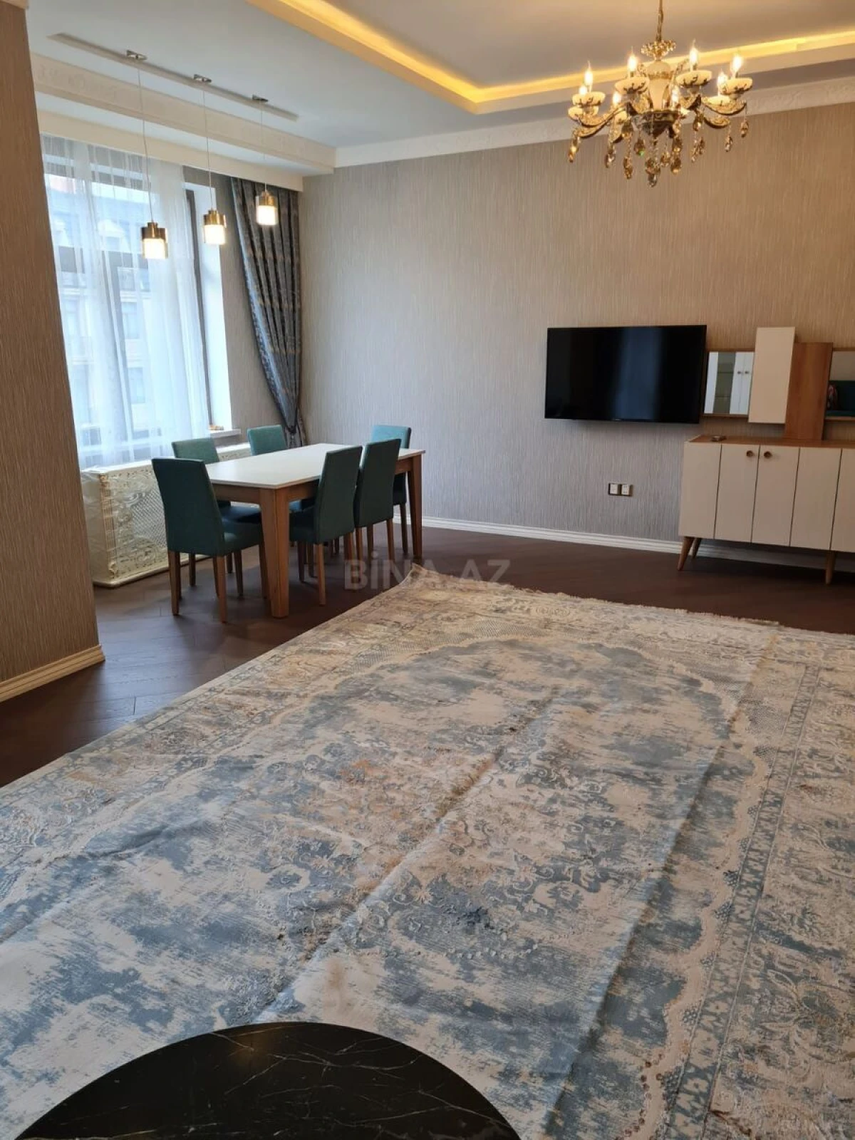 Kirayə verilir 4 otaqlı mənzil 220 m²
