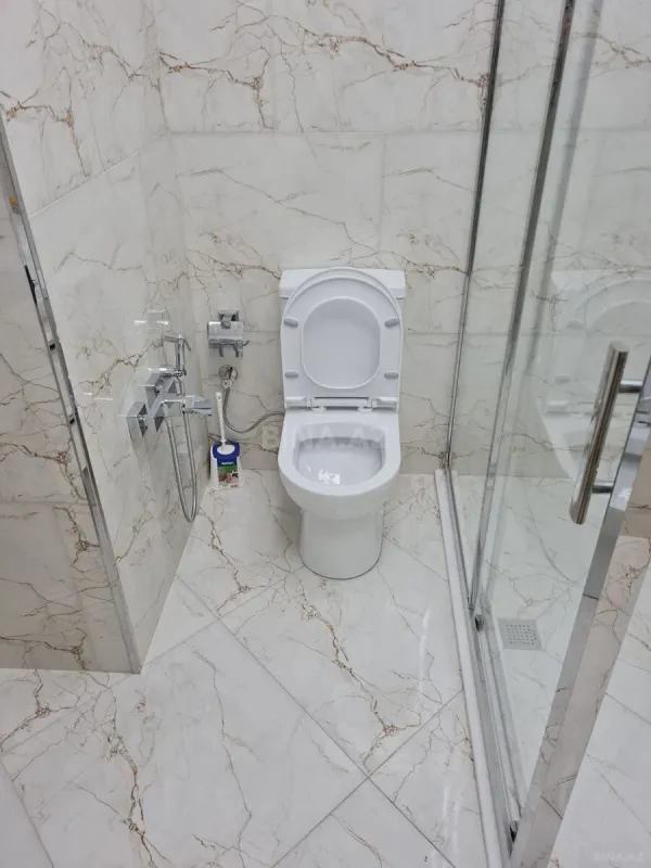 Kirayə verilir 4 otaqlı mənzil 220 m²