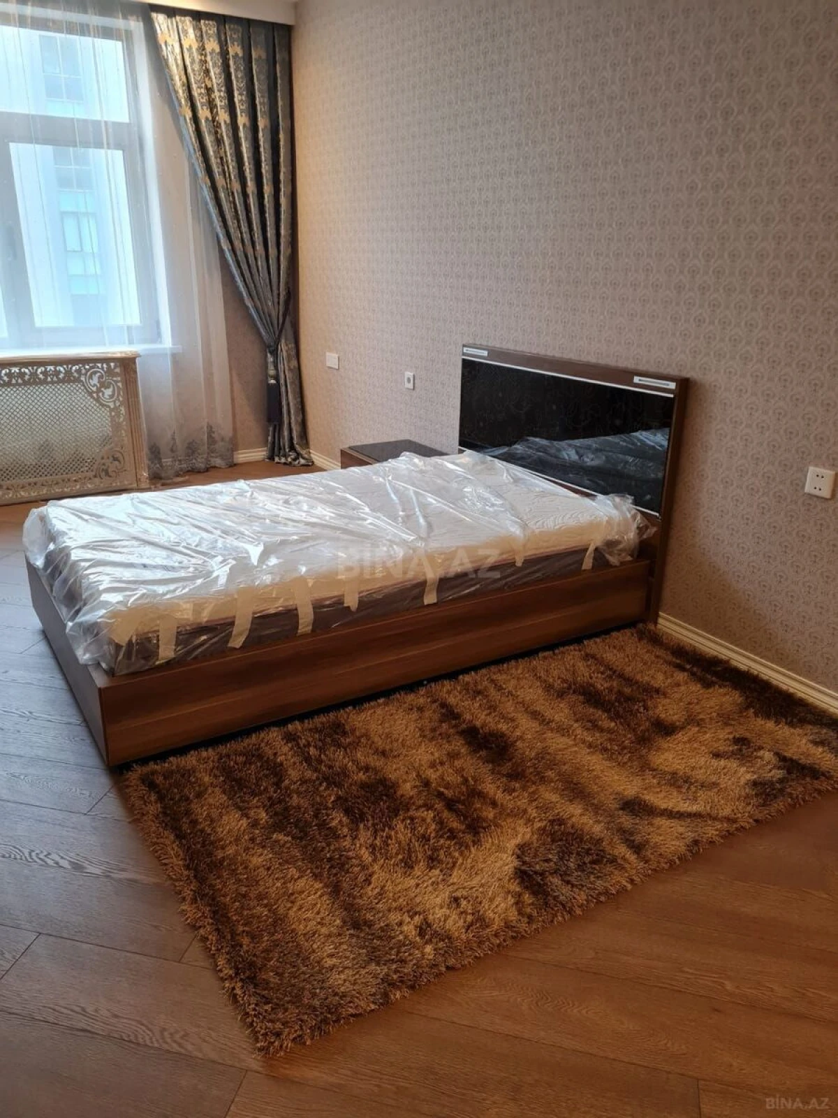Kirayə verilir 4 otaqlı mənzil 220 m²